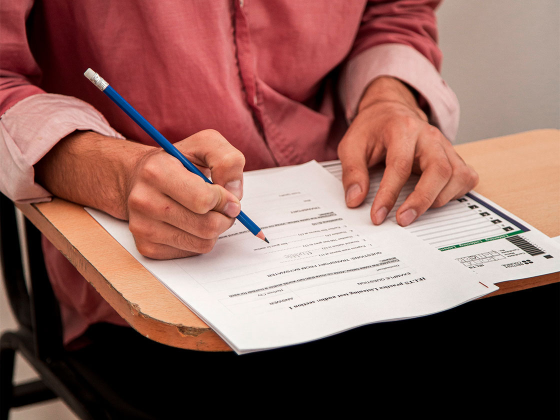 ConcursosSc's tweet photo. Concursos abertos para professores oferecem mais de 1200 vagas, com salários que podem alcançar até R$ 23.039,56.

Além das vagas imediatas, muitos concursos também formam cadastro de reserva.
https://t.co/JzTeka4D1m https://t.co/86JZk98Pah