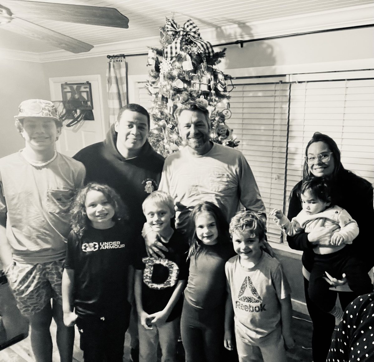 The part of the family we seldom get to see. Be in prayer for Xavier and his beautiful family as they drive to their new home in Ventura California. #navylife