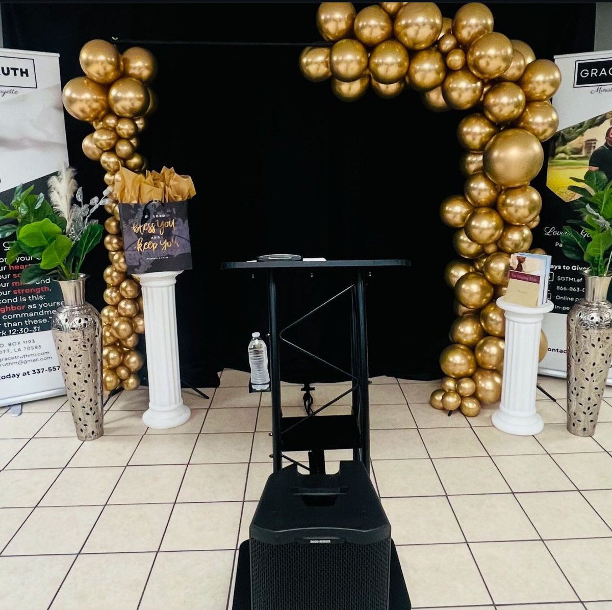 lkeventplanning's tweet photo. Celebrating a leader who pours so much love and wisdom into the community! — We kept it simple yet elegant with a gold balloon arch, custom banners, and classic columns to honor their amazing impact. It’s always a joy to create something meaningful for moments like this. 💛✨ https://t.co/yUaCWyKhi5