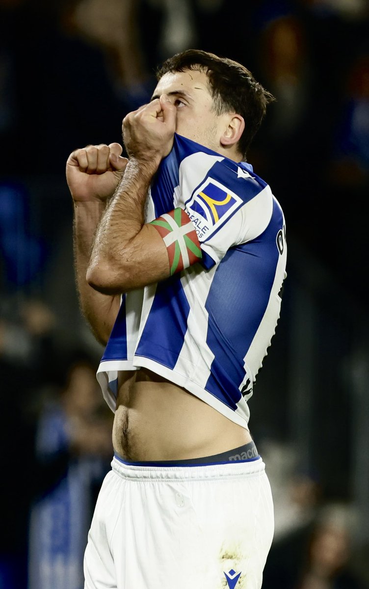 2-0 de <a href="/RealSociedad/">Real Sociedad Fútbol</a> a <a href="/RealBetis/">Real Betis Balompié 🌴💚</a> 
Goles de <a href="/Aihen11/">Aihen Muñoz</a> y <a href="/mikel10oyar/">Mikel Oyarzabal</a>