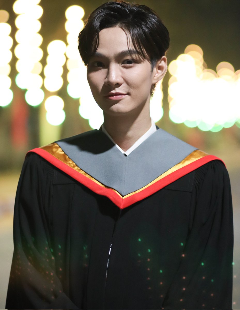 ProudTopreSAINT's tweet photo. จบแล้วจร้า
#ssaintntp #presaint
#presentofps #ของขวัญของพซ
#พอซอจบแล้วจร้า
#congratsPS
#ต่อยอดแก๊งค์
#TORYODDentertainment https://t.co/UN43uGAJfw