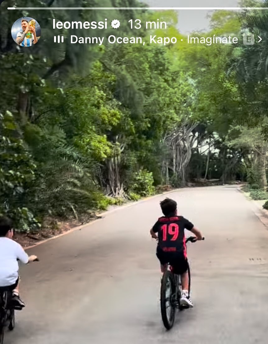 TriggerFCB's tweet photo. Grandeza reconoce grandeza. 🐐 https://t.co/5zlVfkZVah