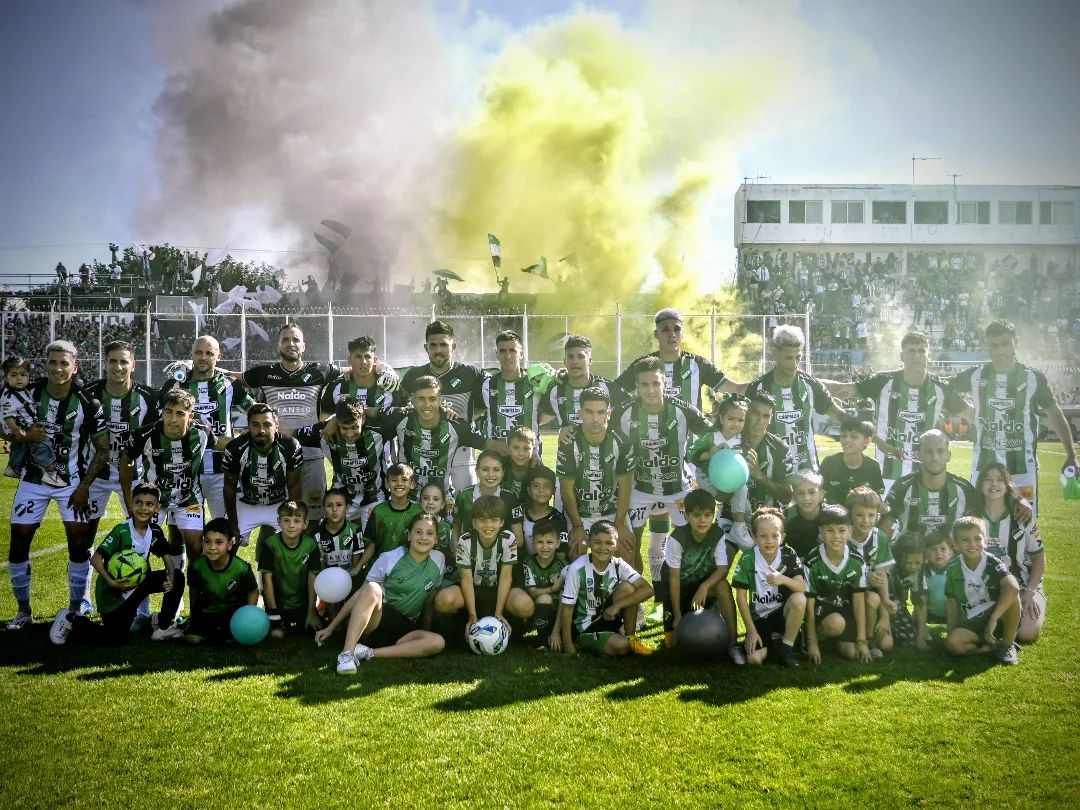 Gracias a este plantel que demostró ser el que mejor juega al fútbol en el Federal A y que siempre dió la cara por estos colores.