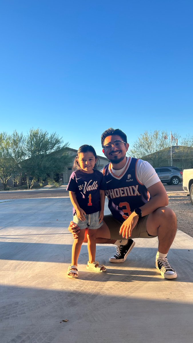 ChavezJJ18's tweet photo. @Mishbia15 @Suns Raising her to be a long life suns fan just like me! https://t.co/6XvSXYJKUs