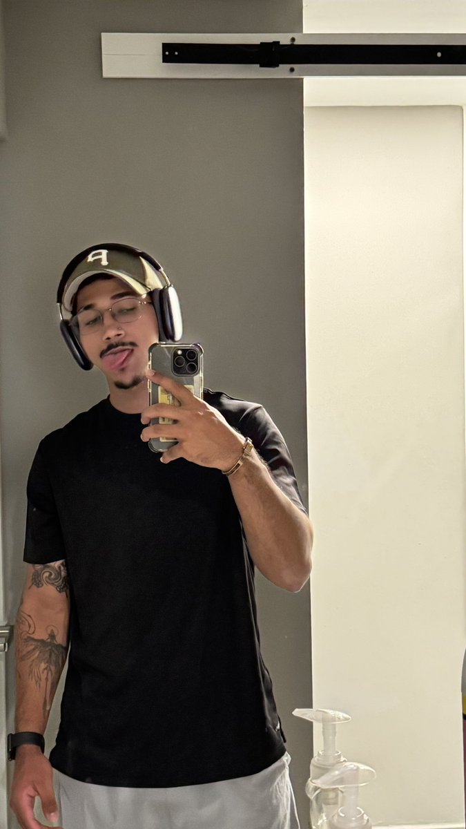 adriano tweet media