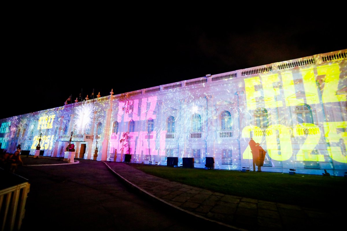 carlosbrandaoma's tweet photo. ✨🎄 Iniciamos o Natal do Maranhão com o pé direito na primeira noite da programação especial que preparamos para os maranhenses. Muitas famílias reunidas acompanharam a apresentação de Video Mapping e prestigiaram a decoração pelas ruas do nosso Centro Histórico. Contamos com a sua presença para as próximas noites 🫶🏼🎅🏼