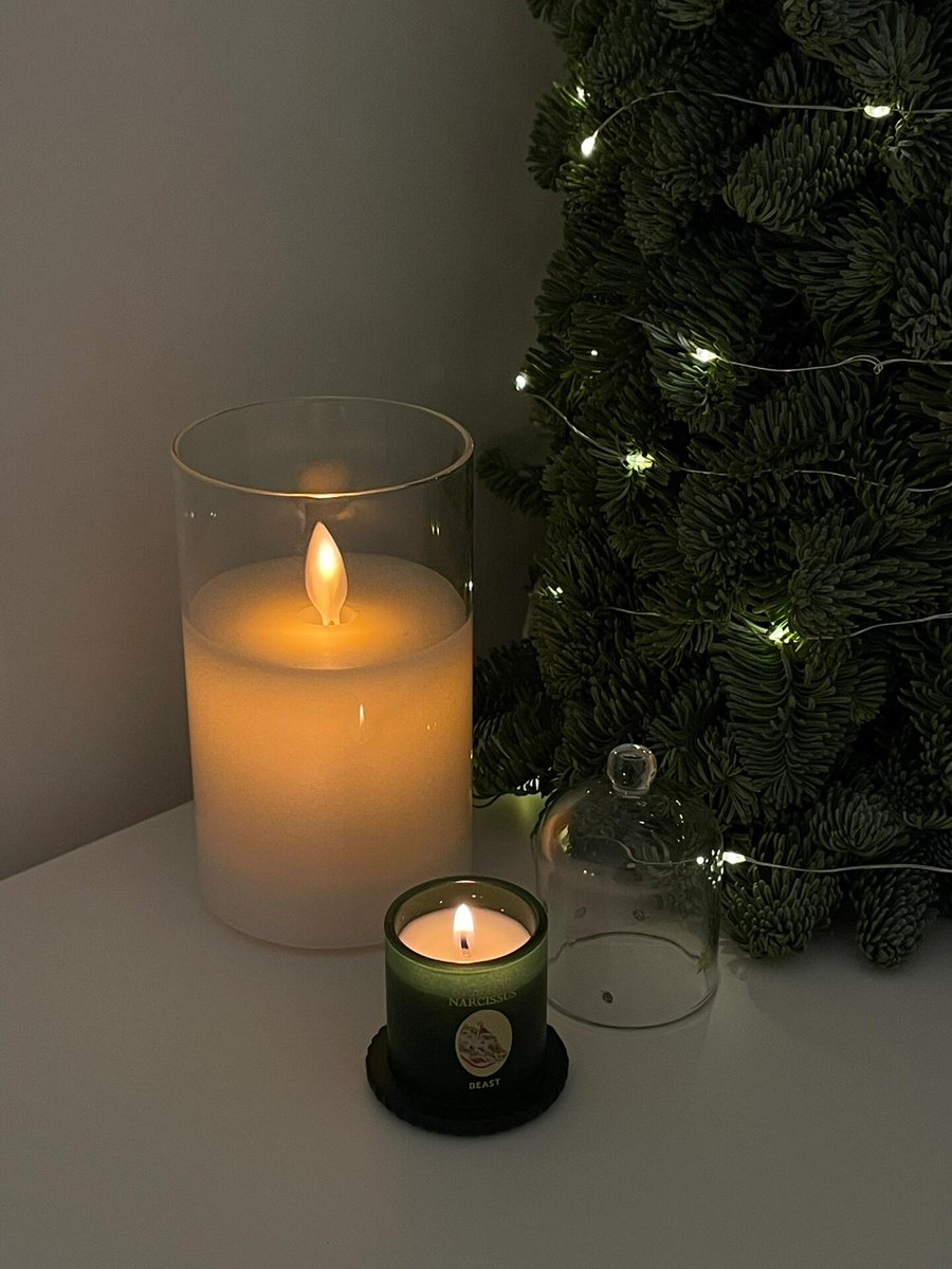 I like the bedroom at night too 🎄 Moved the Christmas tree to the bedroom