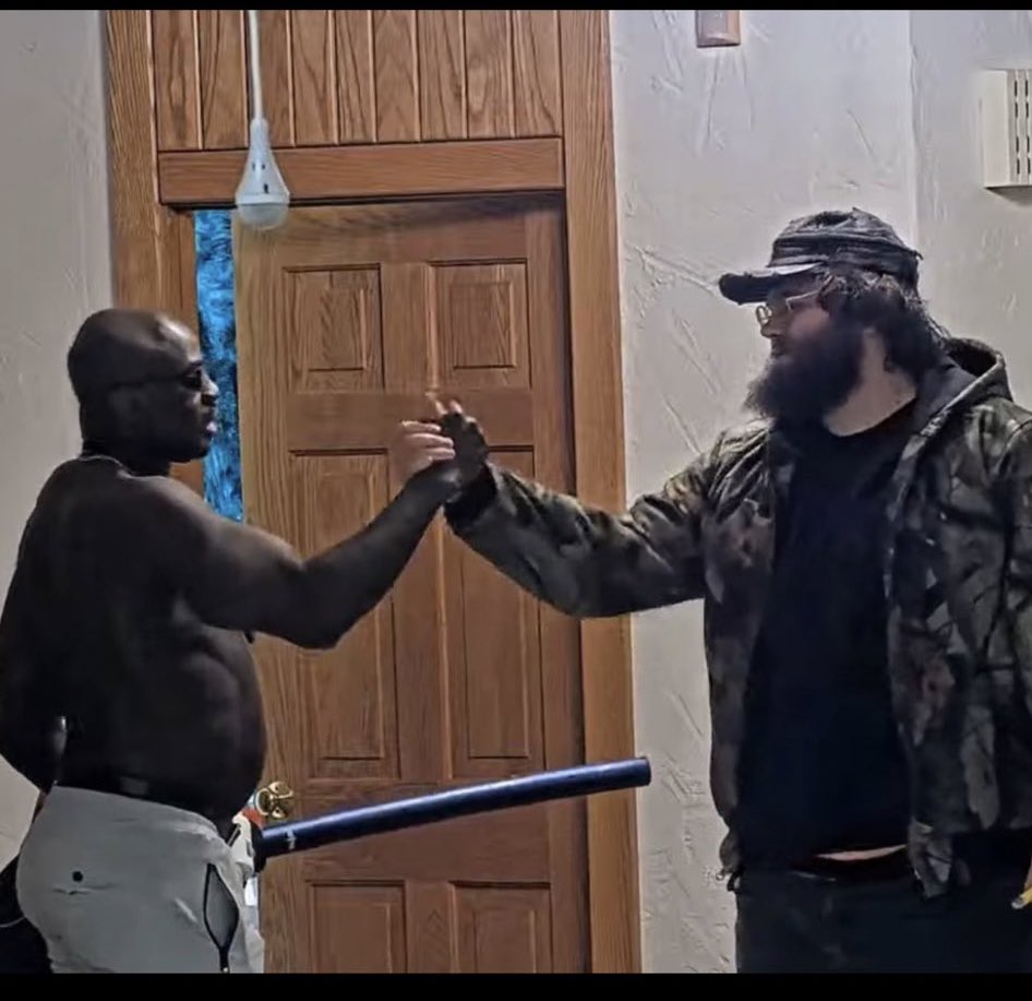 lambdoma00's tweet photo. FT is still peak entertainment, I don’t stream shows or play games but this shit has tapped into something uniquely human in its own fucked up way. 
Love these wiggers regardless of the plan 

#lightposting 
#fishtankdotlive
 #fishtanklive https://t.co/CbKhFZ1Kcc