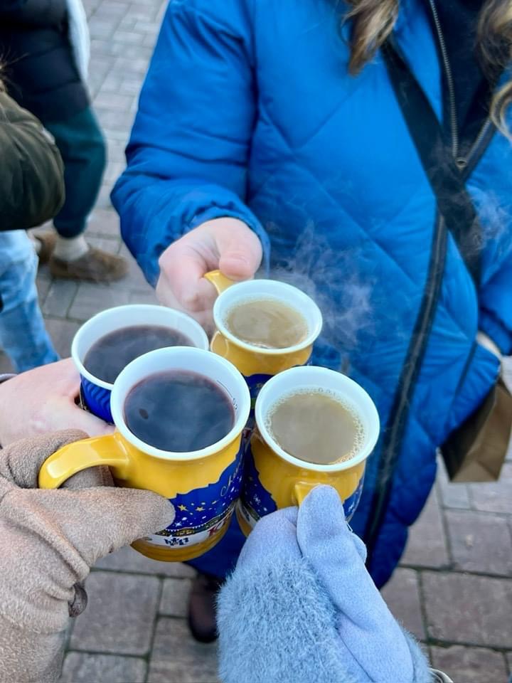 Little known fact: Sparta, WI hosts a Kriskindlmarkt that is one of Wisconsin’s BEST outdoor Christmas markets with 33 different huts to shop from! It won the State of WI's Tourism Award for Innovation in 2023. They have delish apple cider and mulled wine, too! #COMM304E1DSSM