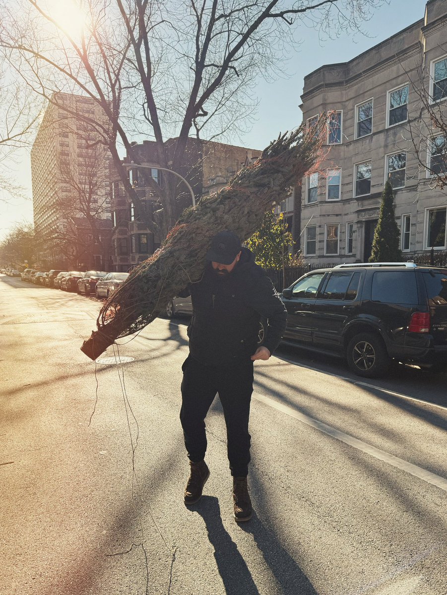 evanrobber's tweet photo. Tis the damn season 🎄 https://t.co/yqT5HSeTr8