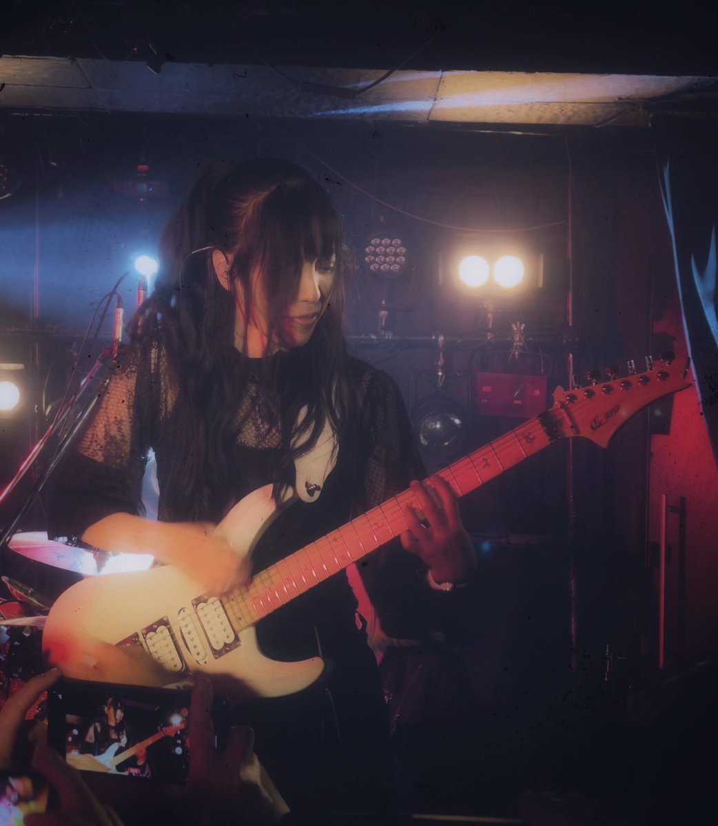 ShinShinSS39's tweet image. ロンブルはいいぞ‼︎
👍😆

撮影OK曲の写真③
ものすんごいリフを弾きこなす
YASHIROさんに脱帽😌
#Lonesome_Blue #ロンブル #YASHIRO