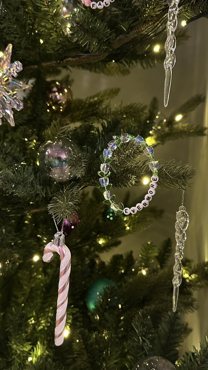 dehNope's tweet photo. Found a way to incorporate bracelets i got from the eras tour in our tree https://t.co/Ve2WnRyE6o