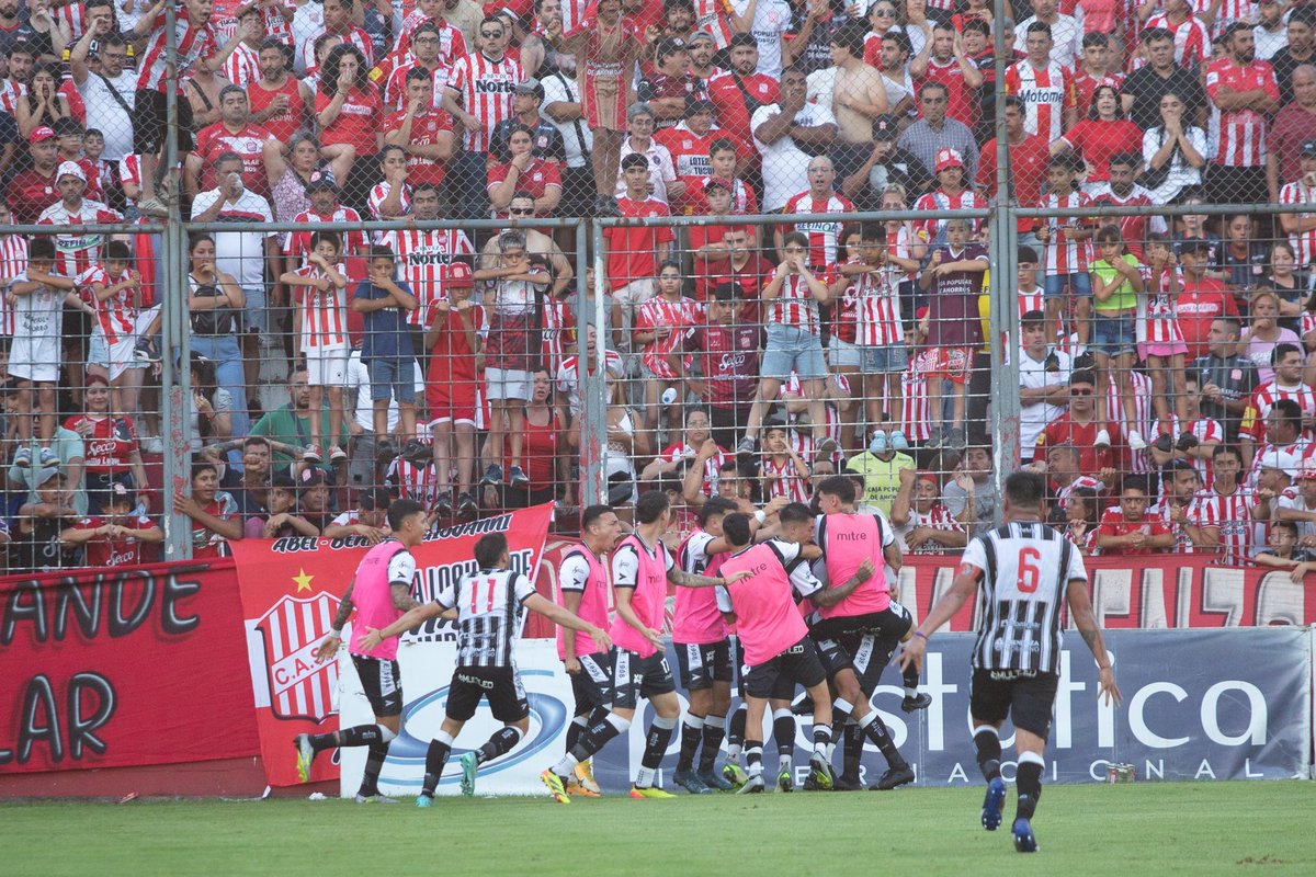 TE AMO TANTO GIMNASIA QUERIDO, TE AMO, TE AMO, TE AMO

Esta es la imagen que tiene que durar para toda tu historia, siempre para adelante en la cancha que sea contra quien sea, vamos Gimnasia todavia 🖤