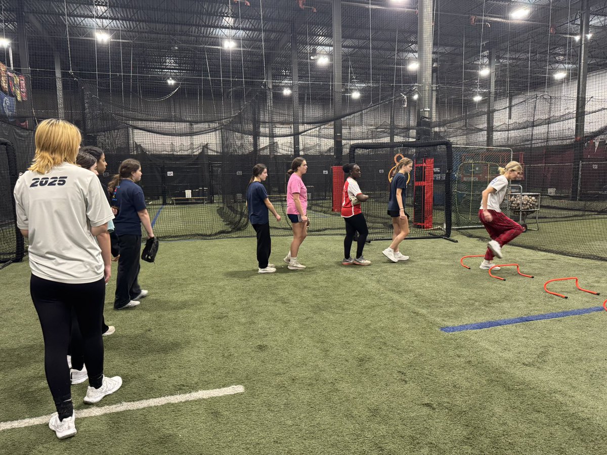 CollsSoftball's tweet photo. The 2025 season is right around the corner! First day of winter workouts couldn’t have gone better, so proud of these ladies for working so hard!! #rollcolls 🔵🟡🥎 https://t.co/XuGq3abMUe