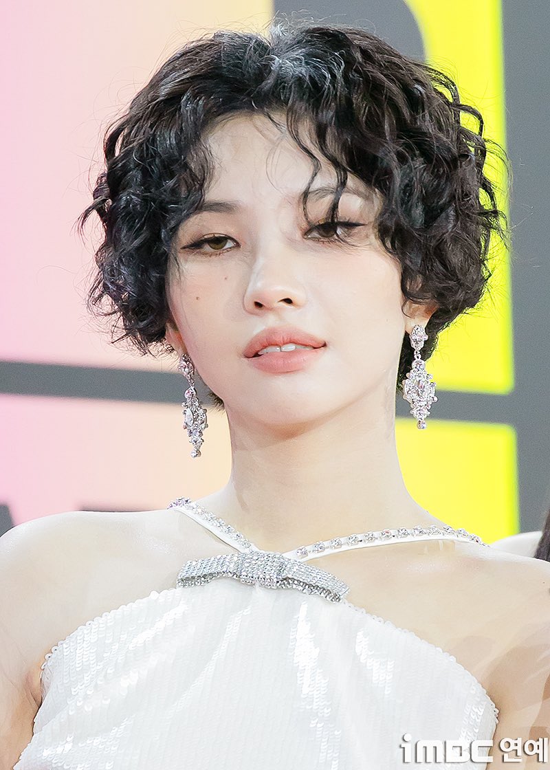 tiny.pretty.j tweet media