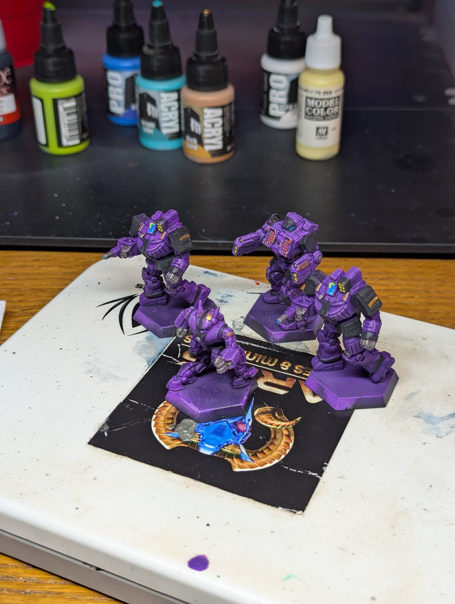 WIP Marik 1st Covenant Guard.
#battletech #paintingmechs #paintingminiatures #paintingbattletech #miniaturepainting