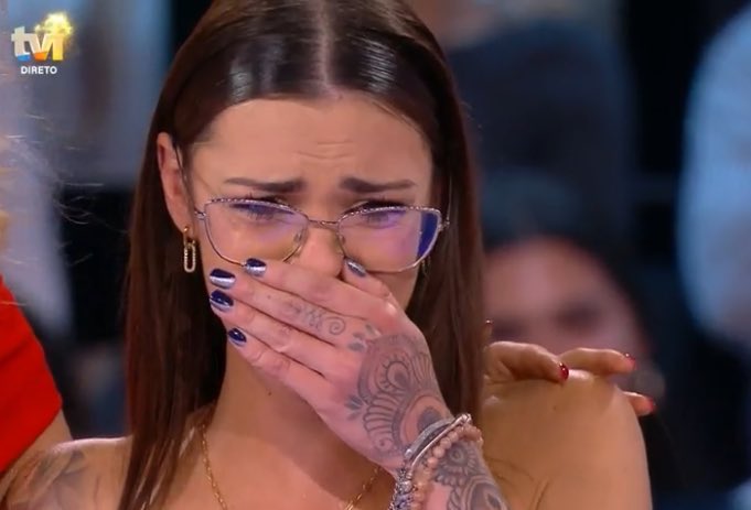 AR2060maped's tweet photo. Só vou dizer isto
Foi feio o que fizerem a Juliana passar na saída dela, a apresentadora (que é terrível mas isso já todos nós sabemos) fez perguntas completamente desnecessárias! A única que teve empatia foi a Bruna que lhe deu um abraço. O resto, não presta #sstvi https://t.co/wmsDg7DOb2