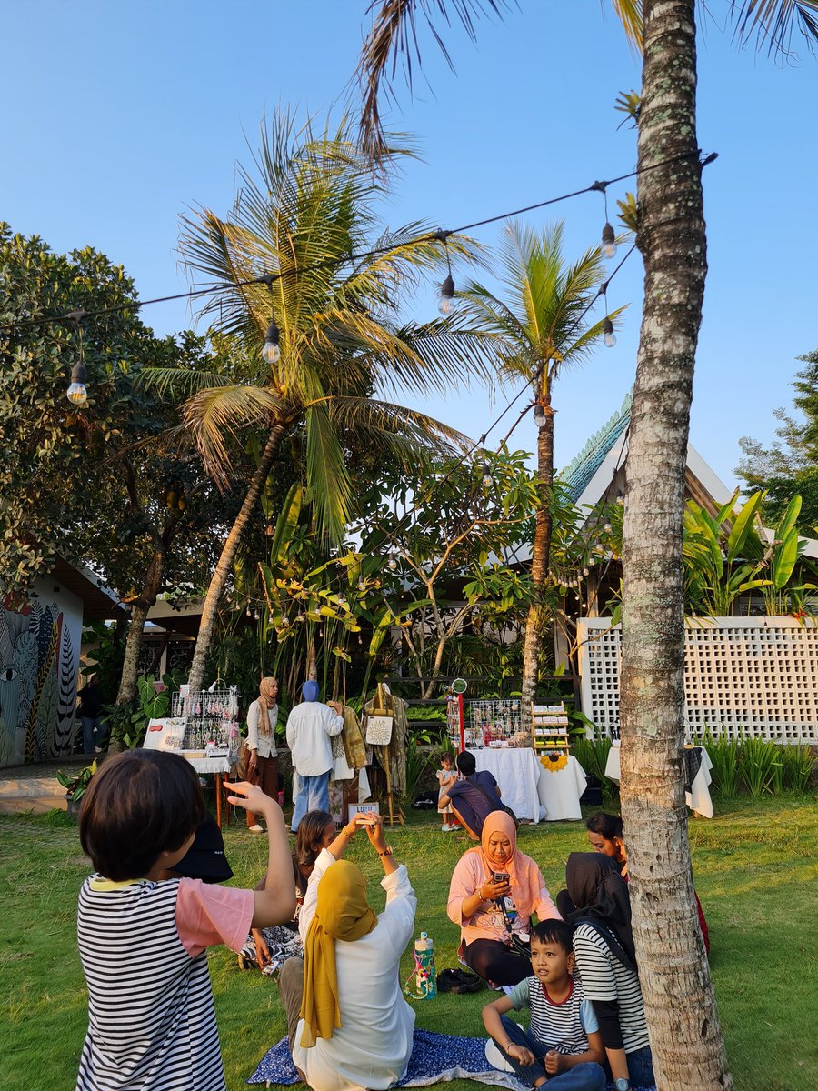 ohmyjahe's tweet photo. @shitlicious Yg udah step pdkt dan lagi di jogja, cobain popup market date deeh. Gemas sekalii 🥰
Event nya tgl 10, 14 &amp; 15 December di Coconut Coffee&amp;eatery palagan https://t.co/sni2HVt1nr.
Tenang, free entry kok. Ikut workshopnya pasti makin seruu

Rekomendasi jogja. https://t.co/eF0xjssqza