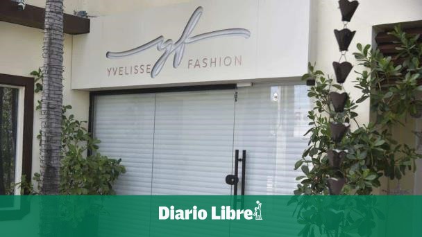 DiarioLibre's tweet photo. #LasMásLeídasDeLaSemana: Tienda en Santiago donde dominicanos de NY vendían mercancía robada se encuentra cerrada
🔗https://t.co/BcWqDWdIXy
#DiarioLibre #Noticias #ProductosRobados #TiendaCerrada #JusticiaEEUU #Delitos https://t.co/hDMiEJk2fJ
