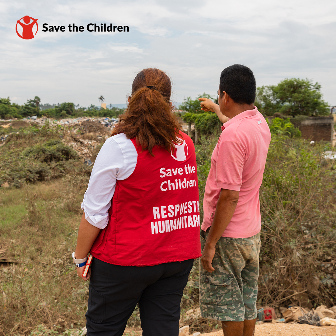 SaveChildrenMx's tweet photo. El #HuracanJohn ha causado devastación en todo el estado de #Guererro comprometiendo la educación de la niñez, así como destruyendo cientos de viviendas y escuelas. 🌪️🌴
Por eso en #SavetheChildren continuamos impulsando a las niñas y niños a través de víveres y #EspaciosSeguros para continuar sus estudios y evitar la deserción escolar. Ayúdanos a hacer el cambio, donando aquí: 👉 https://t.co/fliRG2Qlek