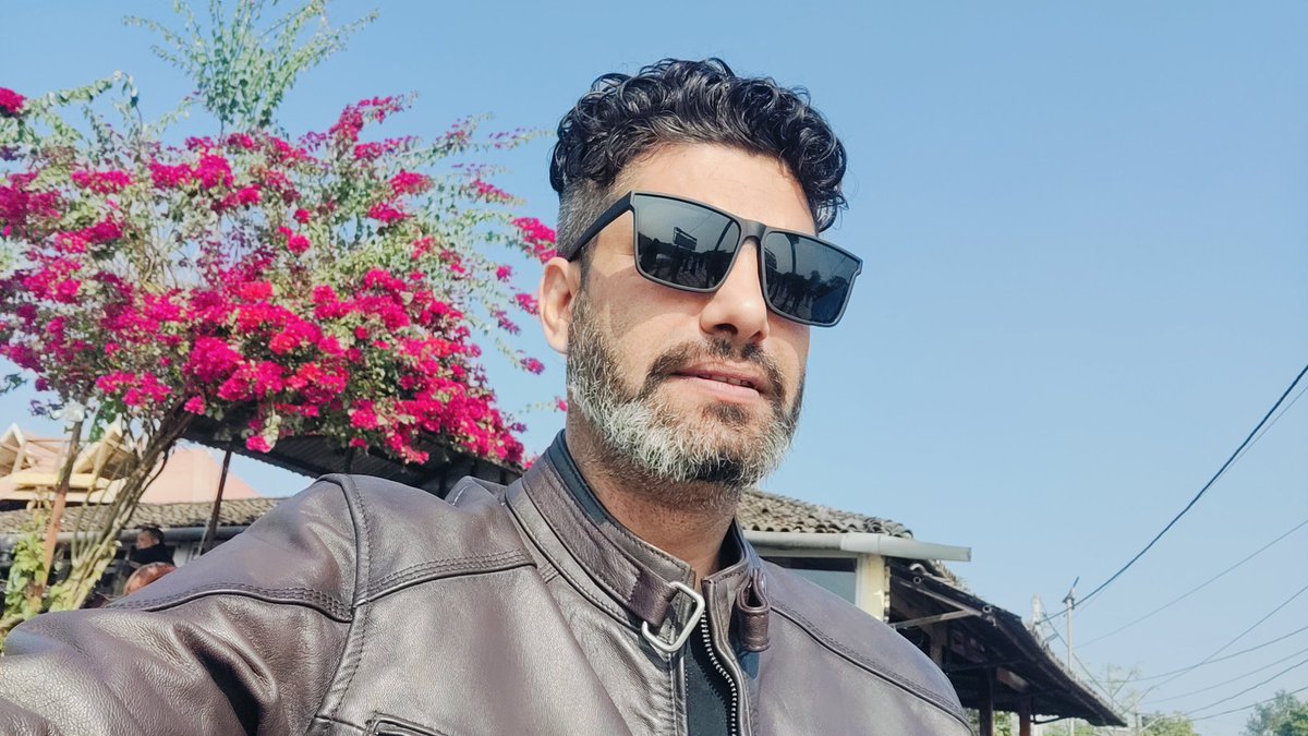 prabingura's tweet photo. Look at the stars look how they shine for you 😍 😍 

 Good morning everyone https://t.co/raPyw7vH3p