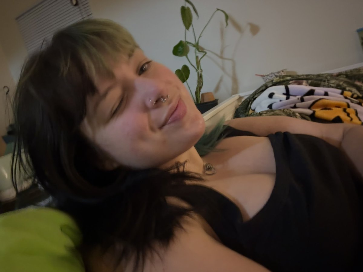 gothgoddessvic's tweet photo. i’m greedy and love getting what i want https://t.co/wSrcgqjExa