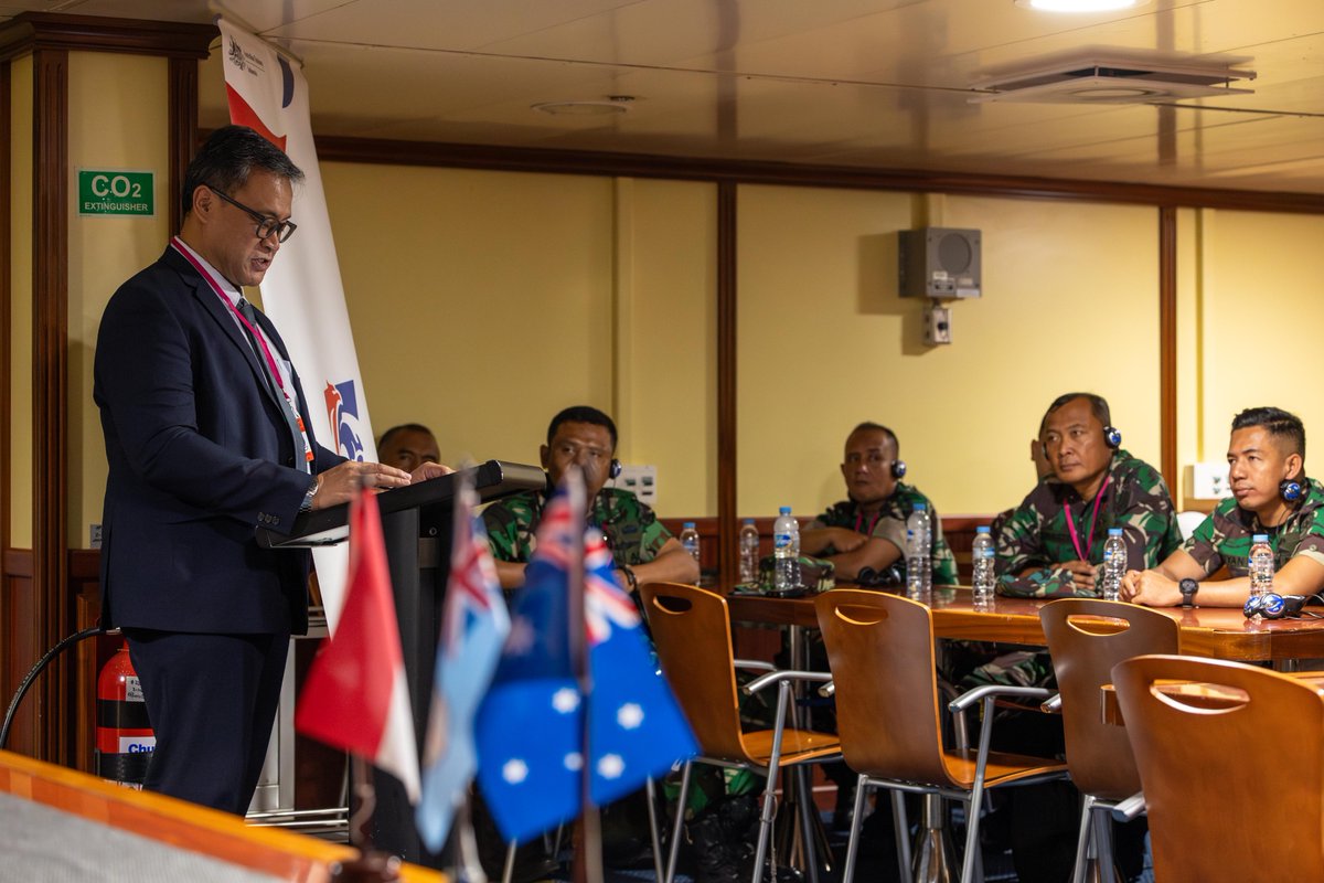 IKAHANid's tweet photo. 🇦🇺Staf Kedutaan, dan perwakilan 🇮🇩 dan 🇫🇯 dari seluruh pemangku pemerintah dan sipil berkumpul di #HMASAdelaide sebagai bagian dari #IPE24 untuk diskusi HADR yang berfokus pada persiapan dan pencegahan prabencana, tanggapan, kerja sama sipil-militer, dan peluang trilateral. https://t.co/PEYERa8J3A