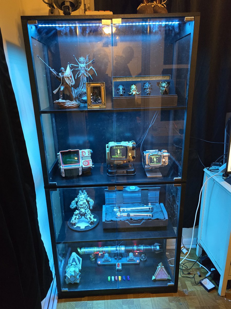 RustyBussi's tweet image. Built this new display cabinet. It has a proximity sensor to turn on when i enter the room! Really love it. 

*ignore thr hand prints I'll clean em later