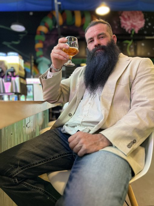 Enjoying a drink in Charlotte, NC. ?? https://t.co/VnD9TVIA9w