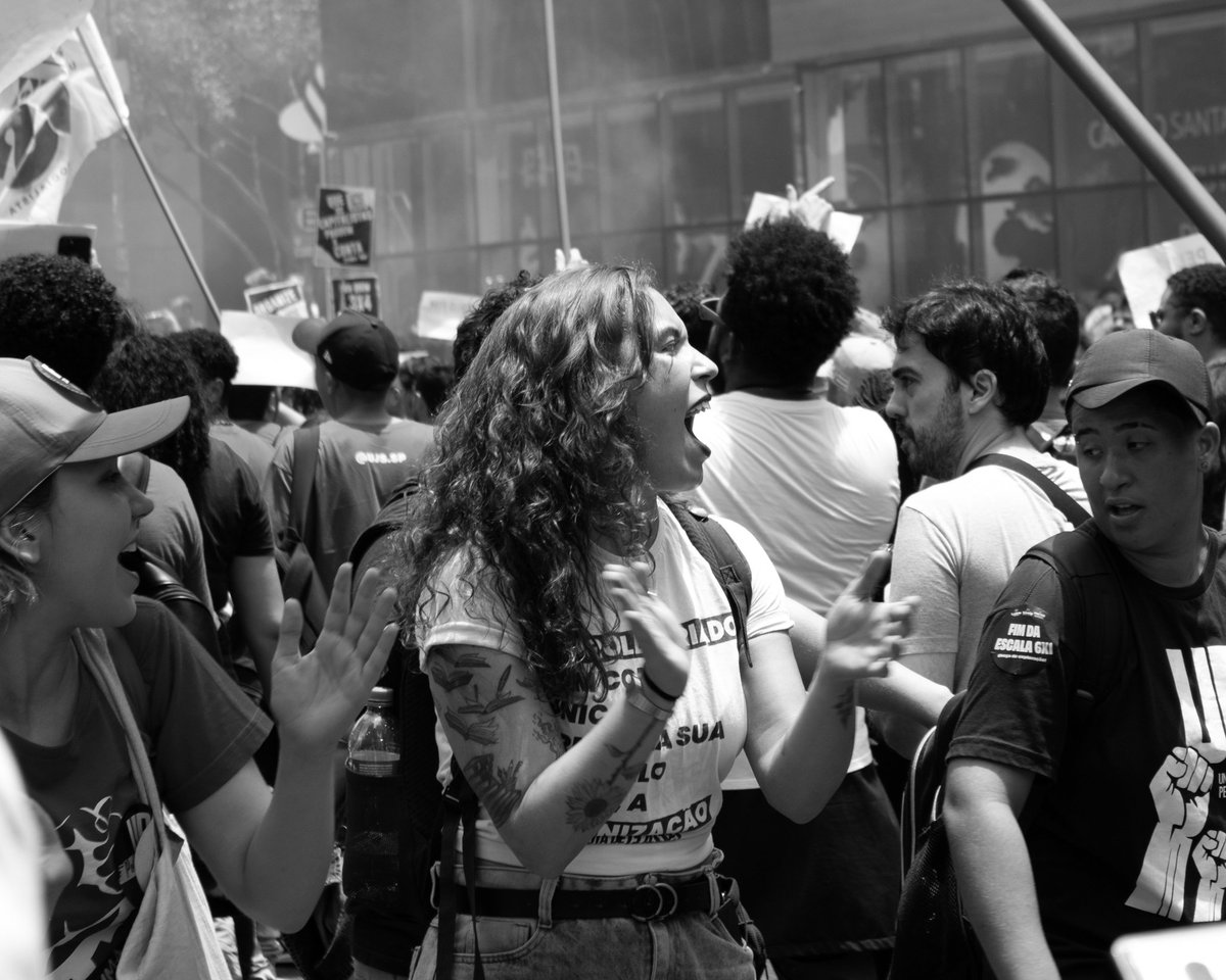 a crise é, acima de tudo, estética tweet media