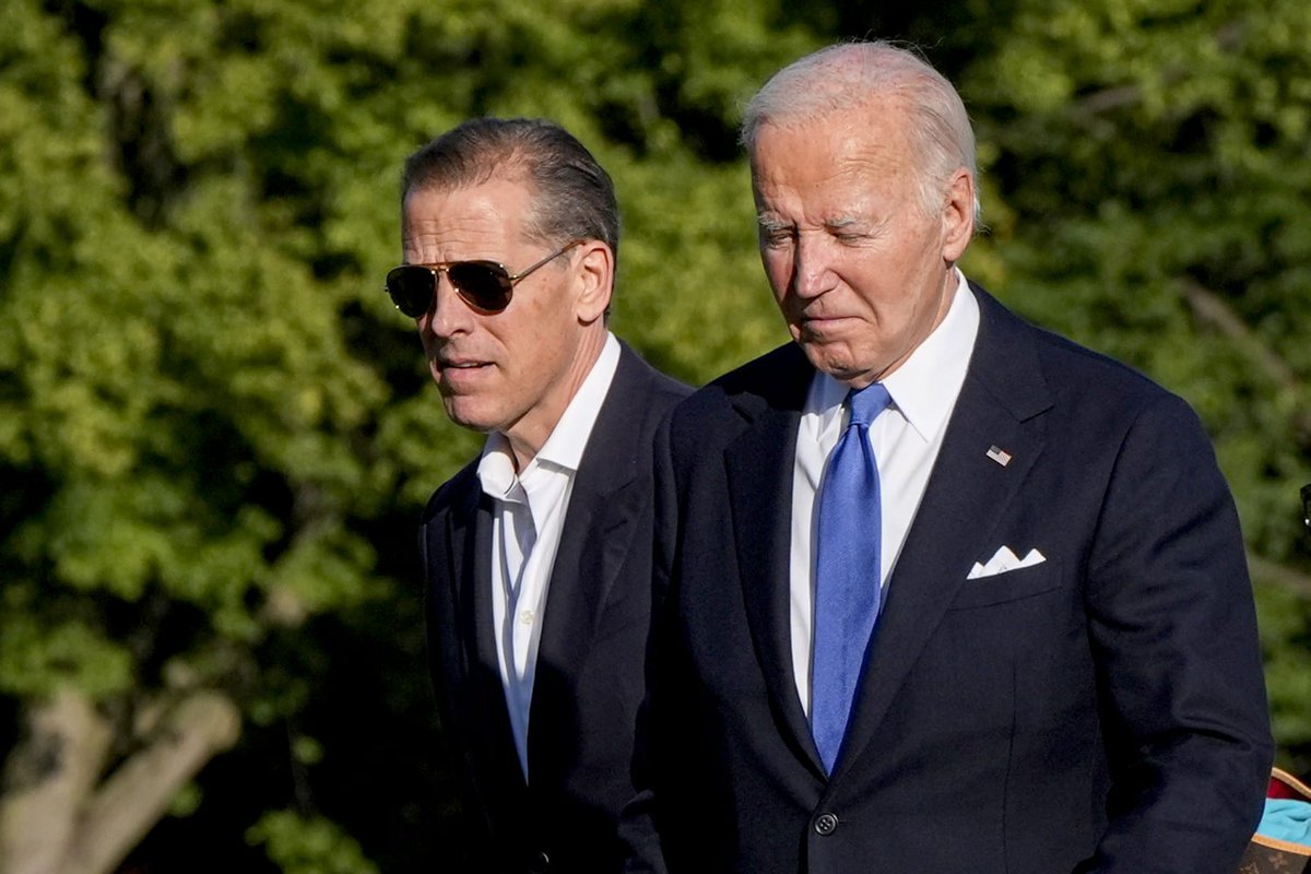 PMunozIturrieta's tweet photo. En un nivel de corrupción sin precedentes, Biden otorga perdón presidencial a su hijo Hunter Biden de todos los crímenes federales por lavado de dinero, posesión de armas y evasión de impuestos.
Hunter Biden ya había sido encontrado culpable y enfrentaba 25 años en prisión. https://t.co/OHLbPNUdIz