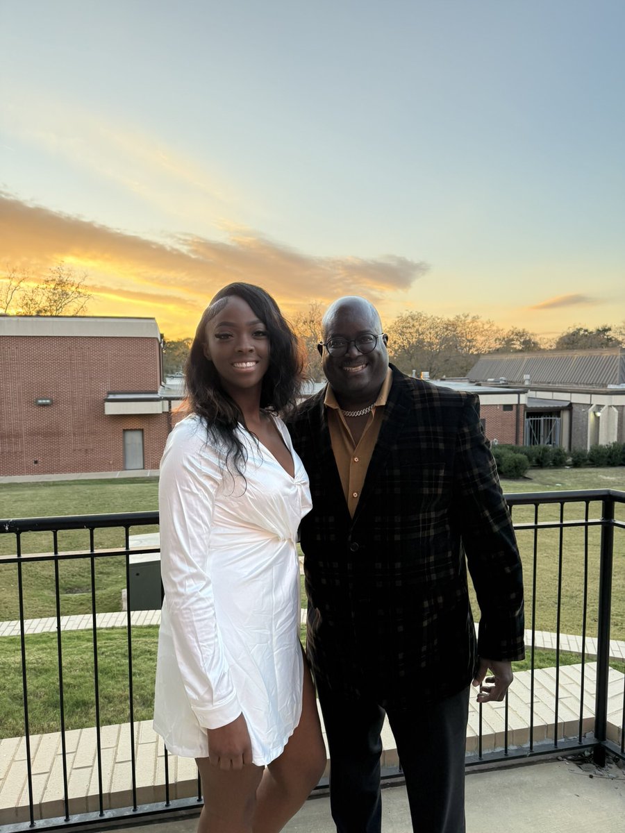 doinit4Jesus's tweet image. Thank you to @koachvb Coach Terry Gamble &amp;amp;the @BlinnVolleyball staff for a Beautiful Banquet.  The team was elegant as always; you &amp;amp; Coach Tammy Butler do an outstanding job of personalizing the night for every player.
@Blinn_Hensley @CoachSchuHoops @kellendorotik9 @BlinnCollege