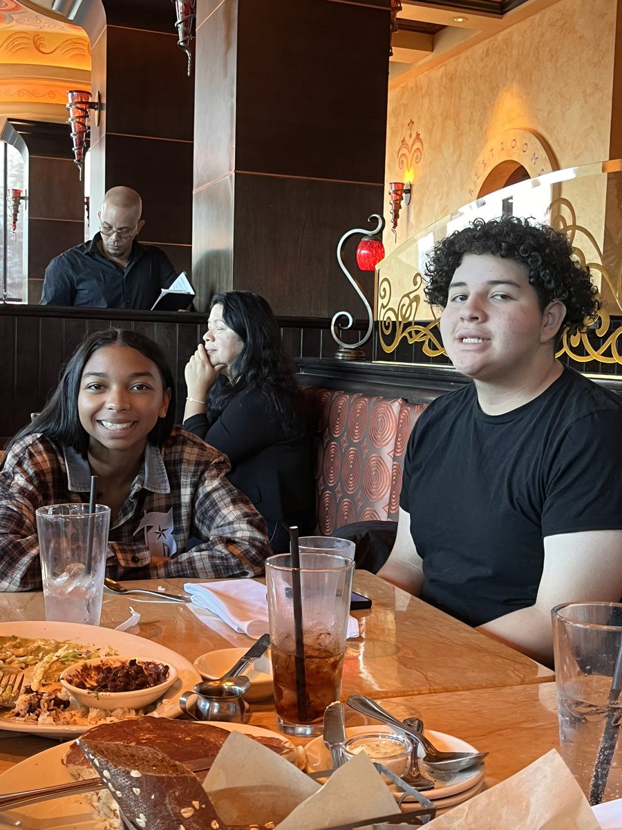 ginareppindabay's tweet image. Happy 17th Birthday to my niece Cheyenne aka Chey Chey! 🥳😭🎈🎁🎂🎂🙏❤️❤️❤️🎊🎊 I remember the night her mom Lindsay went to the hospital, I walked to Kaiser from my house drunk. I ordered a pizza, it delivered to the ER, then I passed out. Woke up n she was born. #crazyauntie