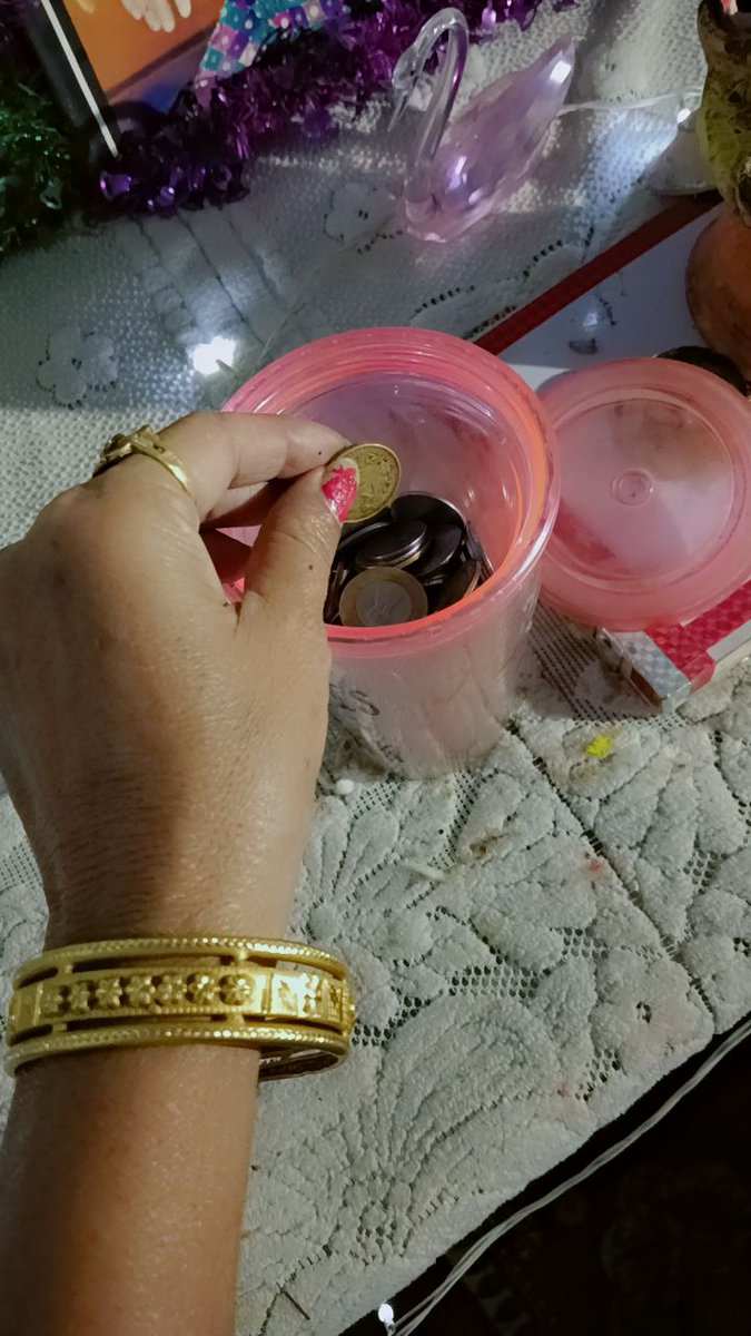 InsanNeeru2's tweet photo. We should spend one-tenth of our daily income for the needy people so that we can help them. Followers of Dera followers take out 1 coin every day under the holy inspiration of Saint Dr MSG Insan
and keep it for the needy people. #ACoinADay https://t.co/8gZBLYIce0