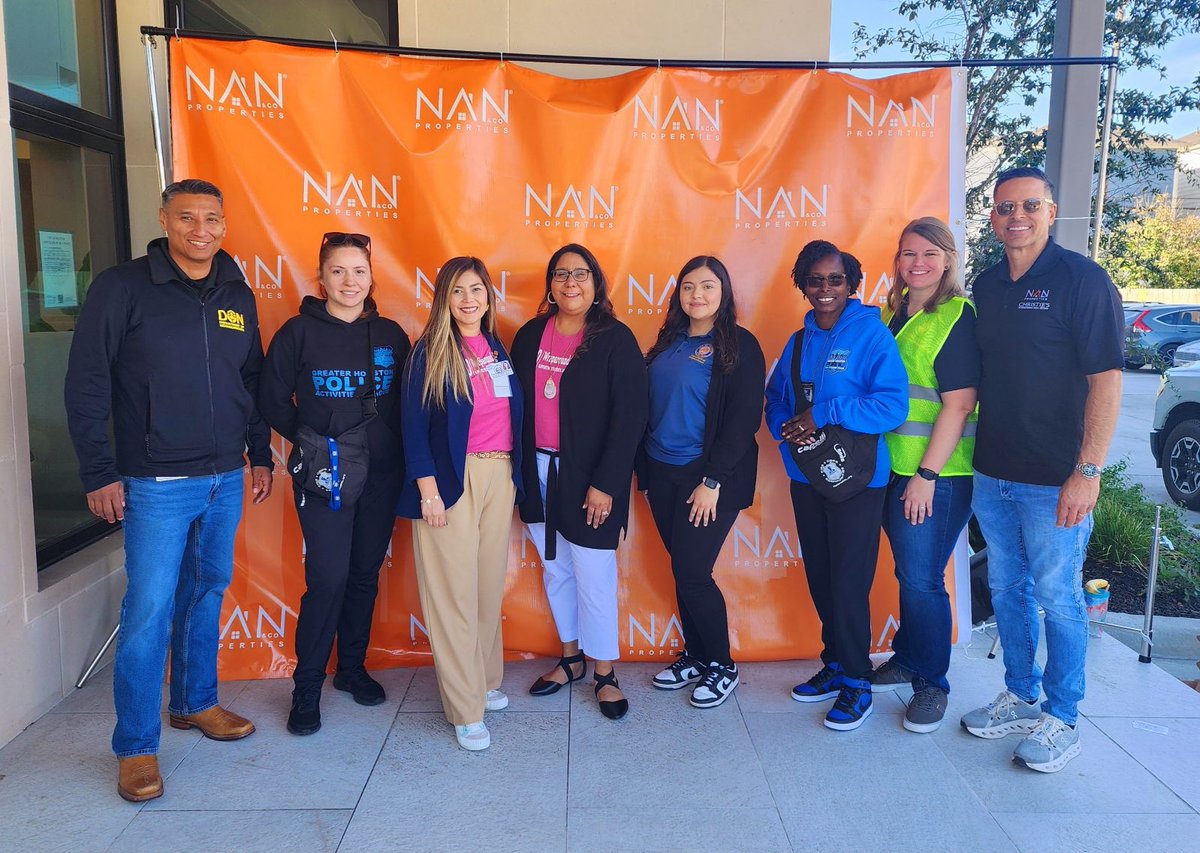 Thank you <a href="/NanProperties/">Nan and Company Properties</a> for allowing @HISD_Wraparound to participate in your Thanksgiving food basket giveaway! 30 families received their turkey basket with an additional gift card for all of their Thanksgiving meal needs. Huge thanks to Roman Aguilar for the invitation.