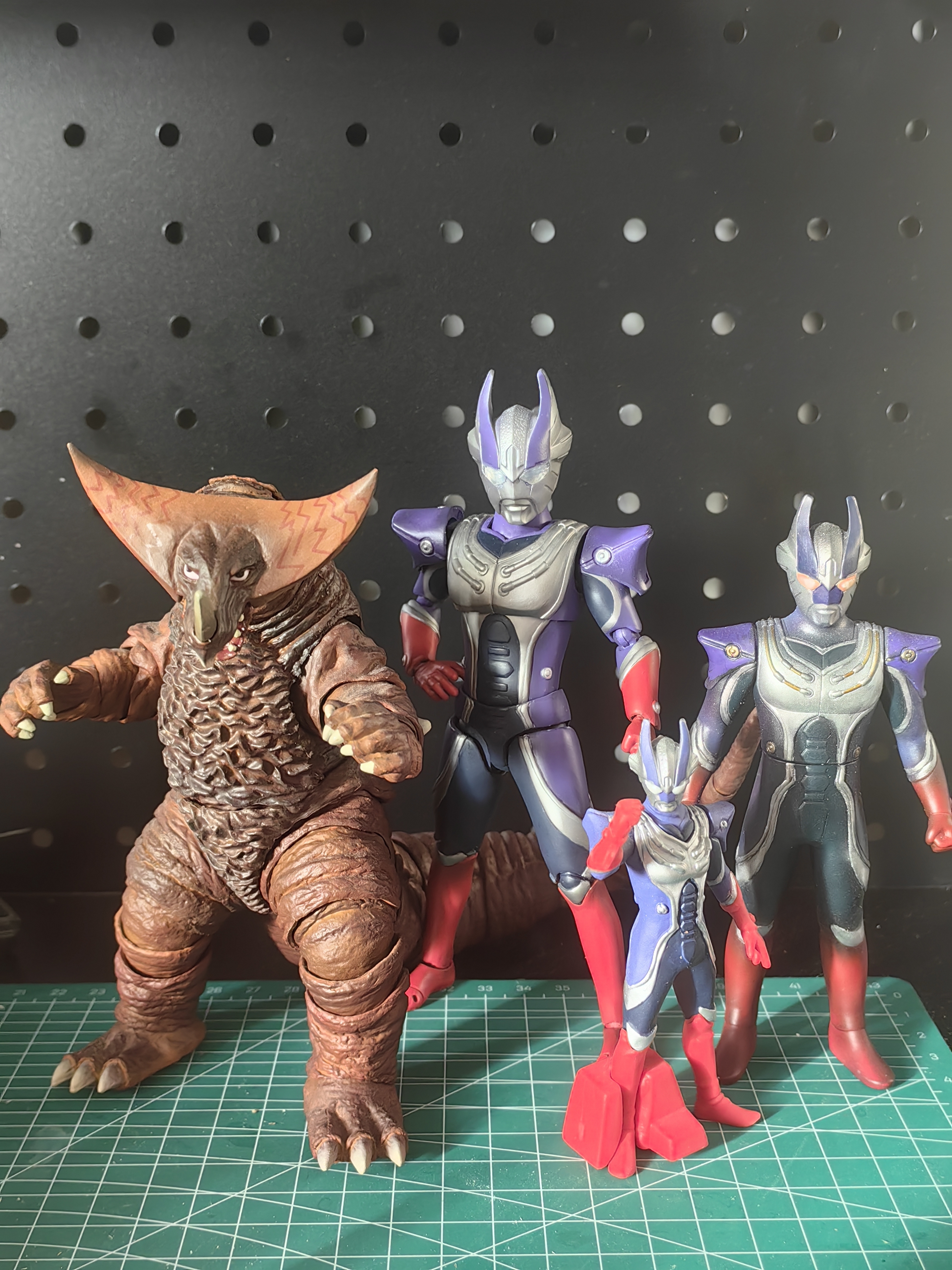 S.H.Figuarts ゴモラ - 検索 / X