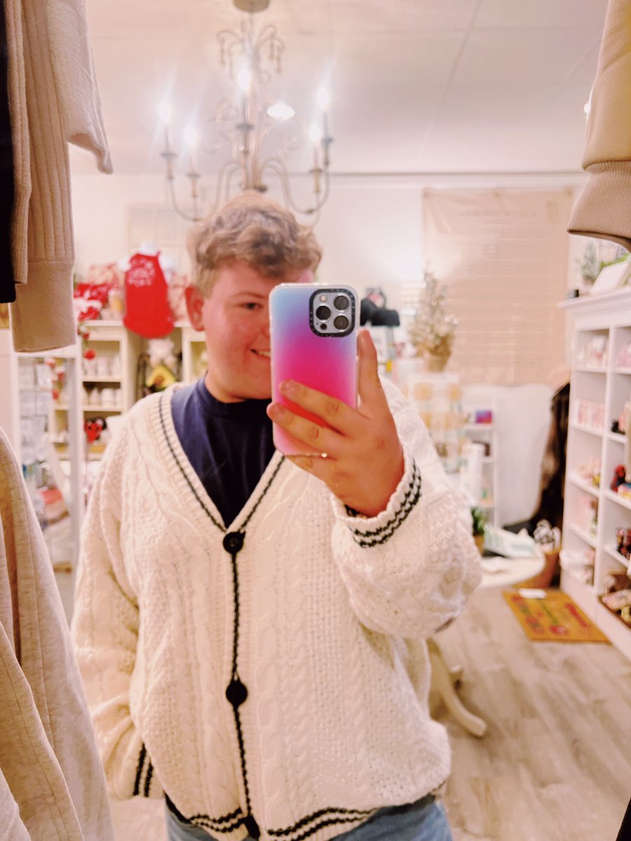 forgivemematt's tweet photo. CARDIGAN IS HERE!!!! CUTER THAN EXPECTED❄️ #tsthecardigancollection @taylornation13 https://t.co/AeEEYtybhk
