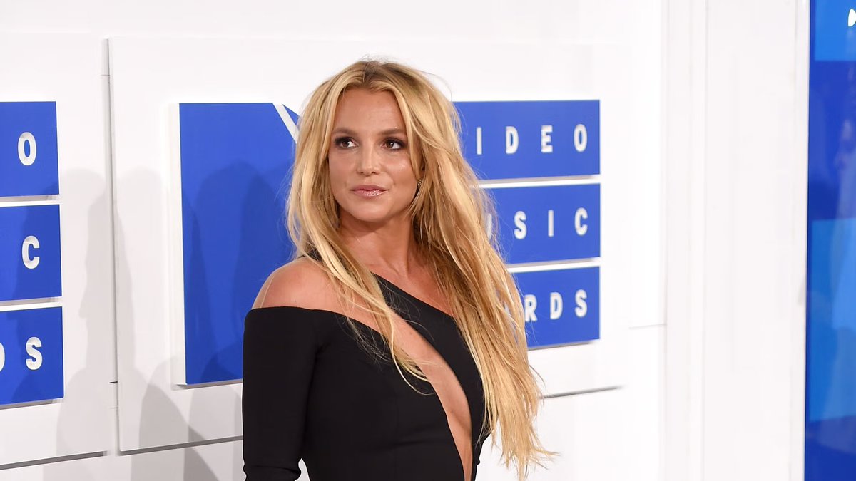 notgwendalupe's tweet photo. happy 43rd birthday to the beautiful and iconic princess of pop, britney spears https://t.co/nZa72aCE8L