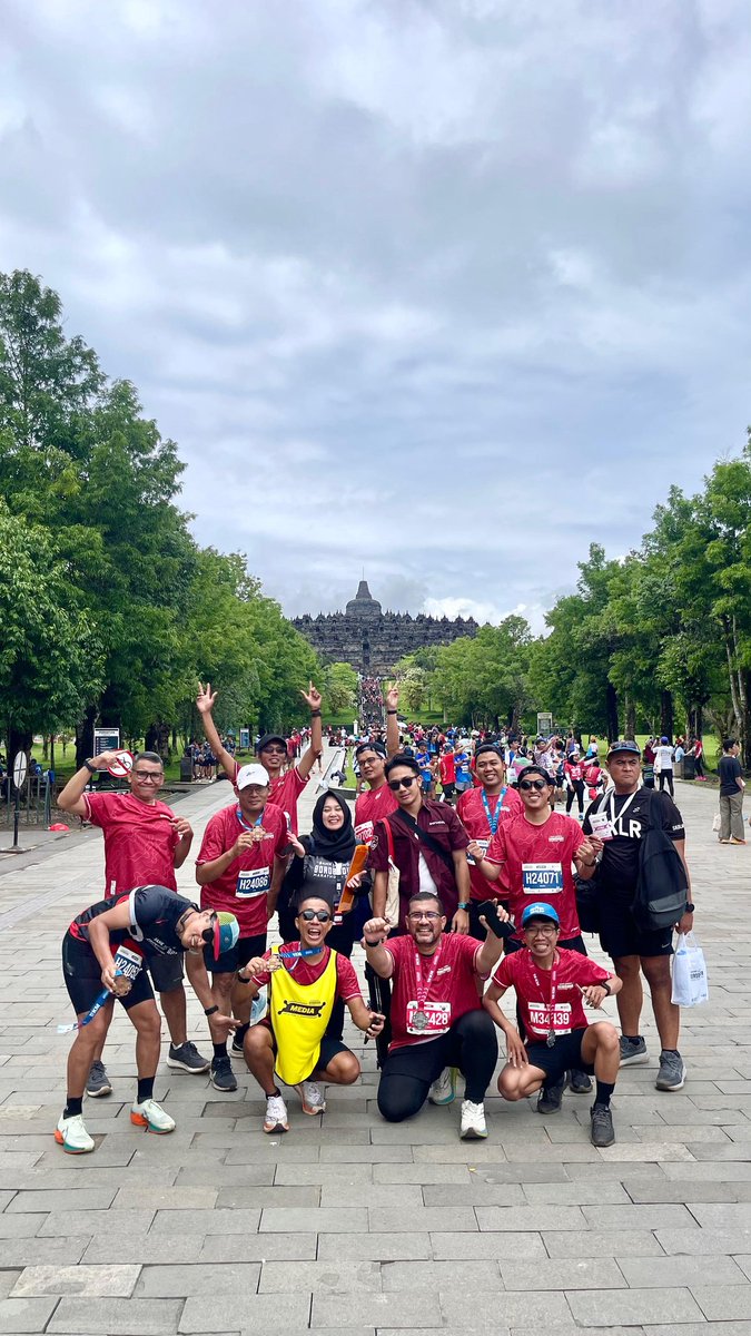 mpurwadi's tweet photo. Suasana Borobudur Marathon selalu nagih.. apalagi lokasinya di jantung destinasi wisata Candi Borobudur, Magelang, yg ikonik.. https://t.co/nbtkVIN7bM