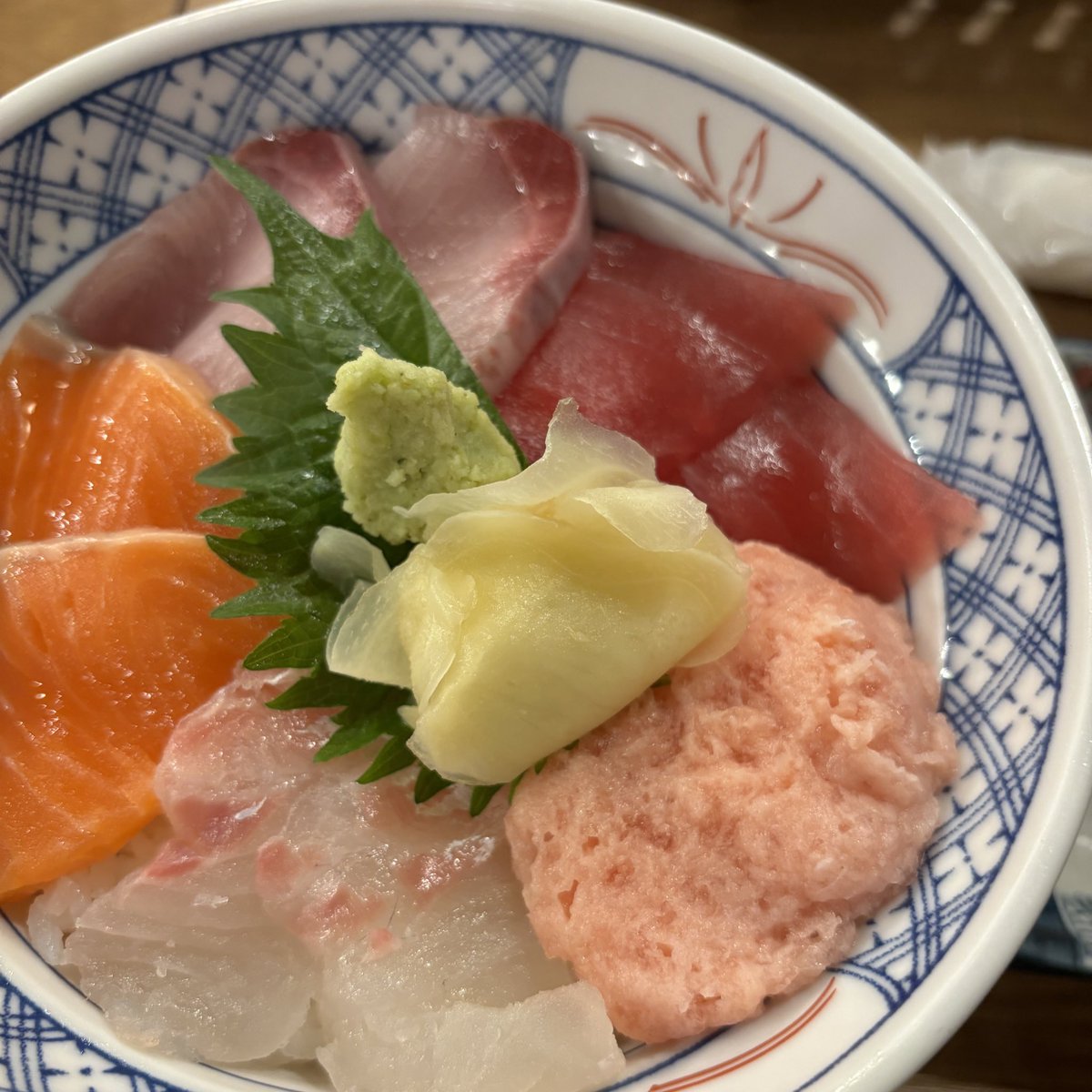 日本にいる間、
好きな日本の食べ物を一生懸命食べました 
とてもおいしい..🤍