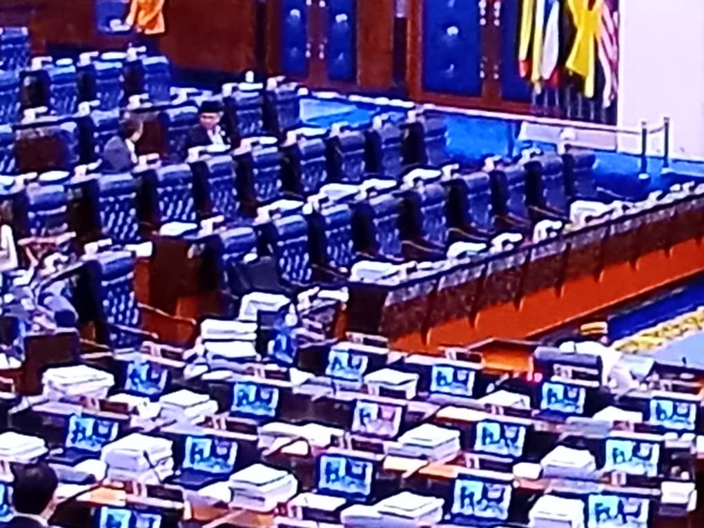 TokMaki88's tweet photo. Dulu mada jadi pembangkang,kalau kerusi kerajaan di Parlimen kosong,dia org balun bertubi tubi.Hari ni bila dah jadi kerajaan, apa jadi? https://t.co/ptVqTuHpkZ