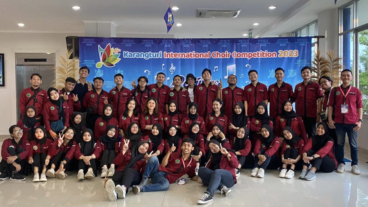 cr_faperta's tweet photo. Chorus Rusticarum Faperta UNEJ Raih GOLD MEDAL di Ajang 6th Karangturi International Choir Competition 2023 

Full information: 🔗https://t.co/h7uuo1tkcV https://t.co/sBSOyqowxS