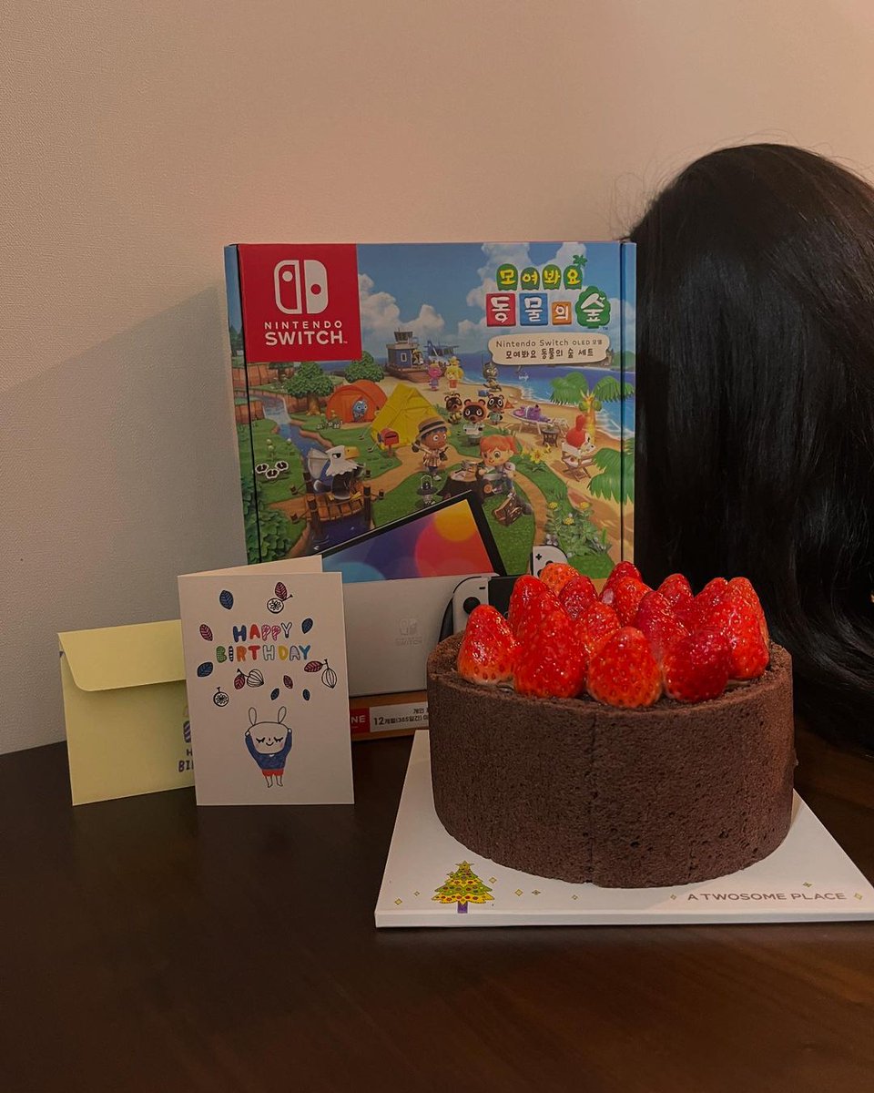 [📸 · 01.12.24] Siu (sobrinha) com EJ no Instagram (siu___uis):

"Obrigado tia por me comprar um Nintendo 💙
@/ejneuneunjineunej
#/Nintendo #/FlorestaModong #/🥳"

#ALICE #앨리스 #EJ #이제이 <a href="/IOK_ALICE/">앨리스 (ALICE)</a>