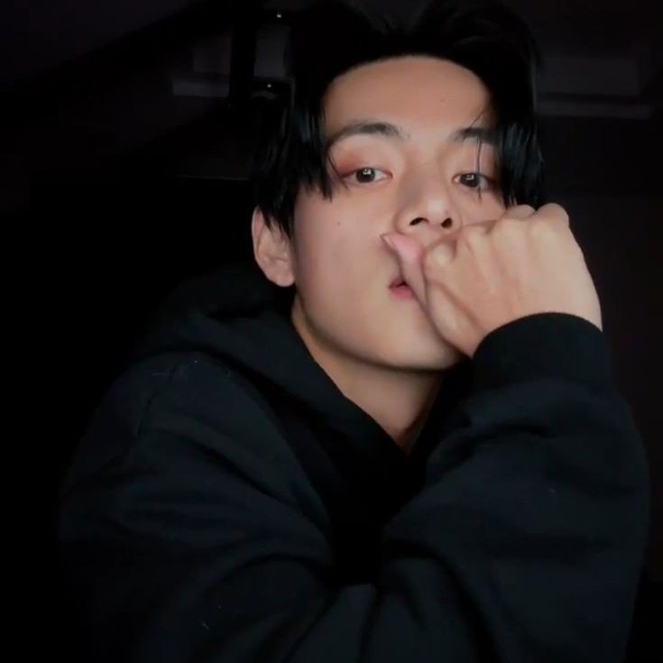 ₊˚⊹꒷ #kooktaeau ;  𝐒𝐞𝐜𝐫𝐞𝐭 𝐋𝐨𝐯𝐞 💌

Donde J'k está enamorado de su mejor amigo, pero esconde sus sentimientos porque sabe que es hetero.

O; donde T'h decide contarles a sus amigos que es bi, logrando que J'k recobre las esperanzas y se anime a confesarse.