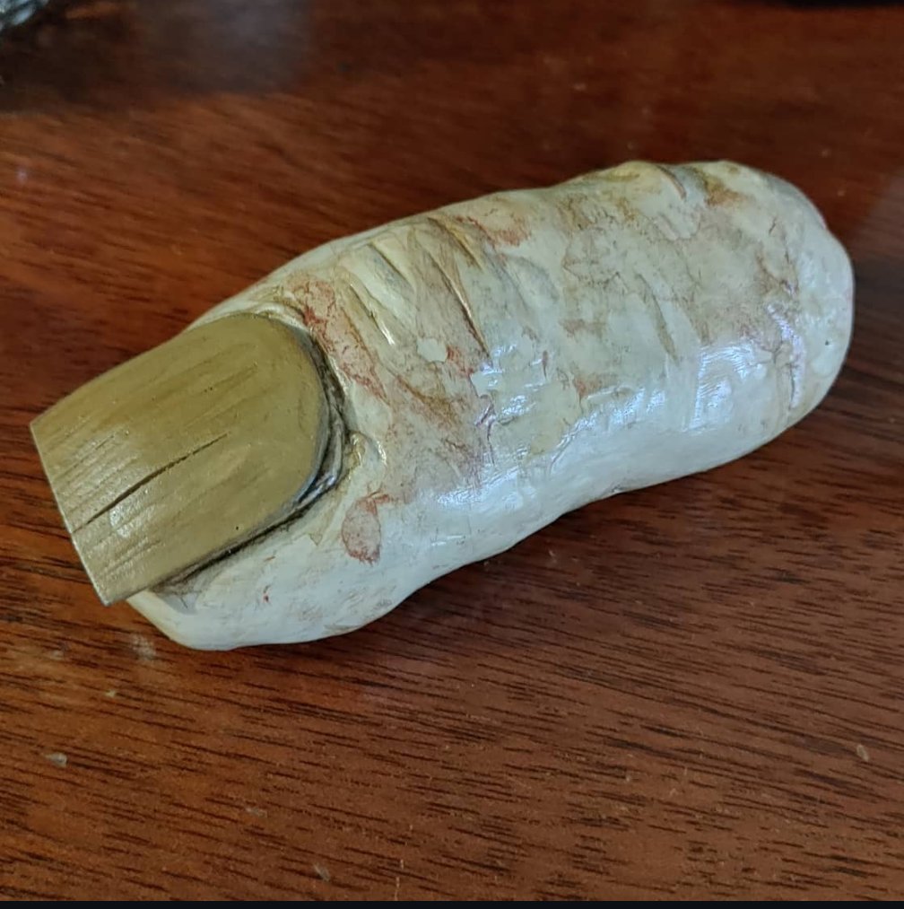 It's time to break out the Elder Scrolls alchemy ingredient ornaments for my Saturalia tree! I'm going to try to post a new one every day until Christmas. Day 1: my favorite grossest ingredient, the giant's toe. #ESOFam #ElderScrollsOnline #TESOonline
