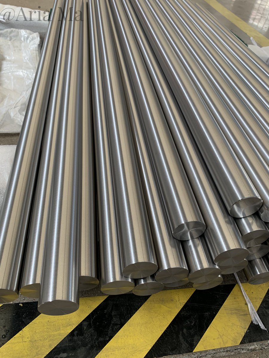 aria_ma77's tweet image. It’s a new week, and when I first arrived at the factory, the masters had already polished part of the titanium rods. The surface is bright without any fine lines. #TitaniumFactory #TitaniumBarProcessing