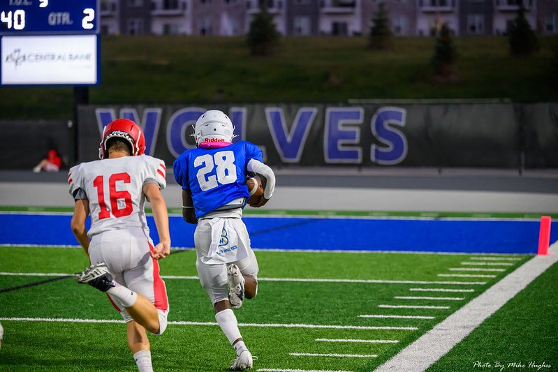 Freshman SZN 
970 All Purpose Yards
2 Receptions
900 Rushing Yards 
15 Yards Per Carry
9 TDs
hudl.com/profile/226912…
