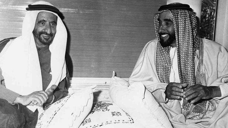 ٢ ديسمبر ١٩٧١

ابتسم زايد و راشد يوماً فأبتسمت الامارات دهراً
كل عام و نحن اسعد شعب