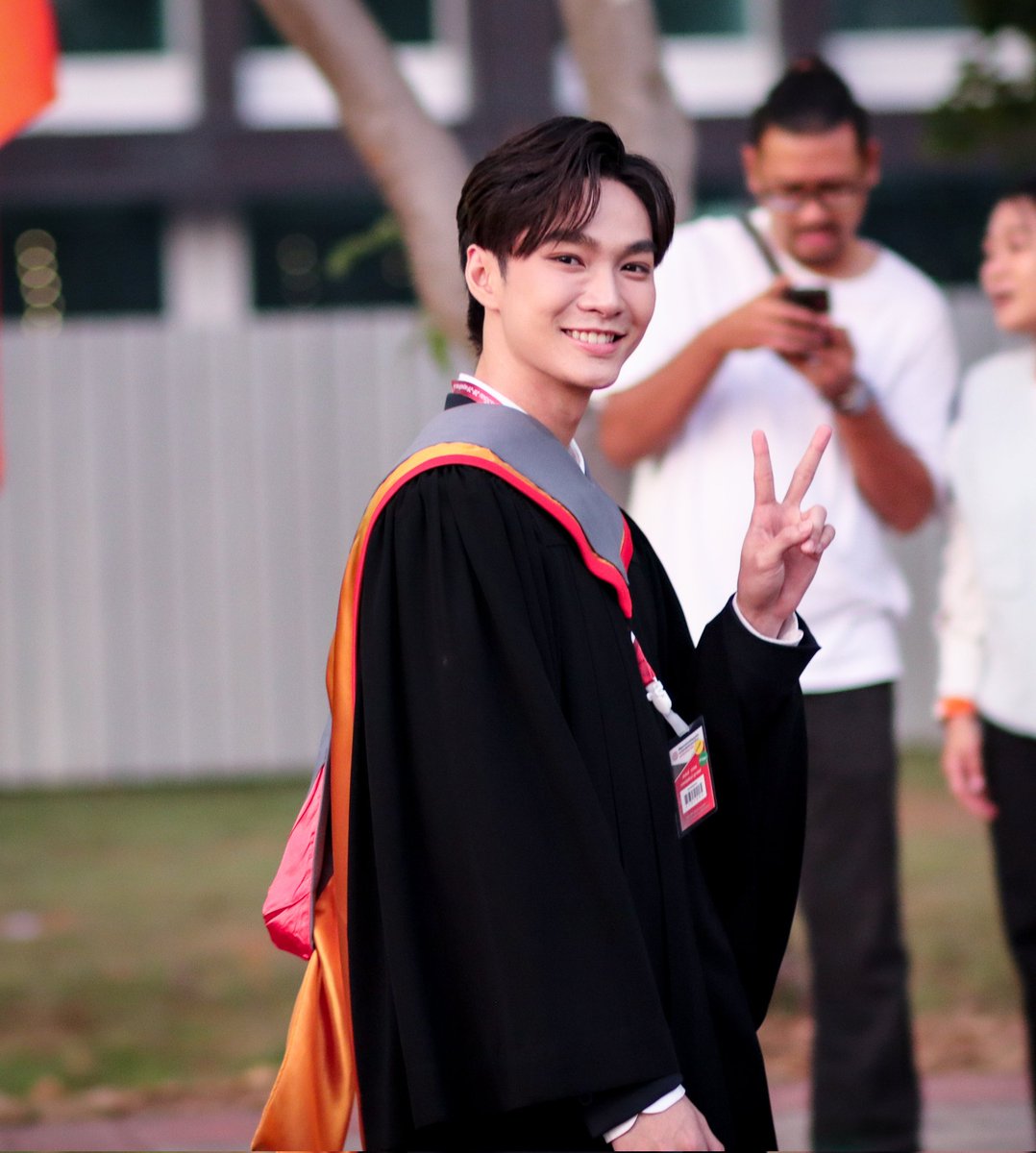 ProudTopreSAINT's tweet photo. พี่บัณฑิตป้ายแดง
#ssaintntp #presaint
#presentofps #ของขวัญของพซ
#พอซอจบแล้วจร้า
#congratsPS
#ต่อยอดแก๊งค์
#TORYODDentertainment https://t.co/6ZHsnNCskR