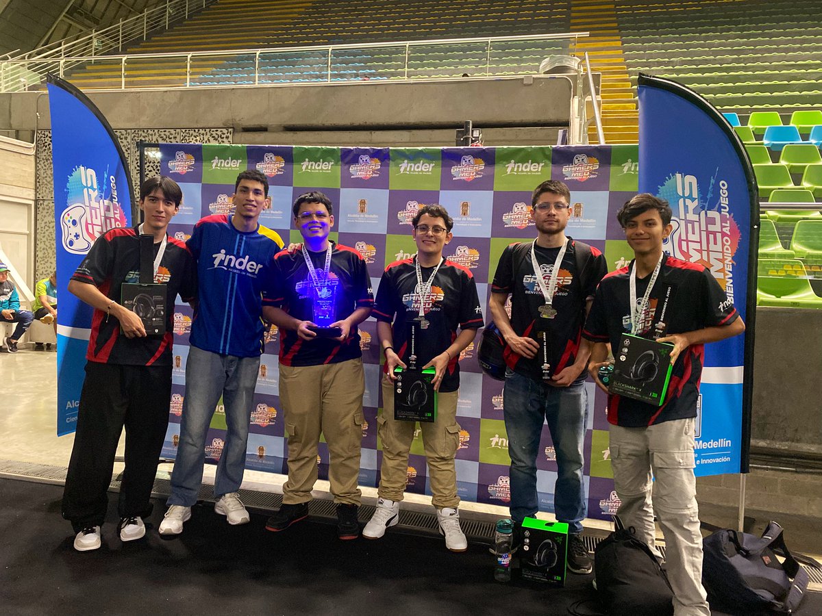 Liunyyyy's tweet photo. Segundo puesto de Gamers Med 2024 con este equipazo y con @ByDavo121 de coach 🔥 https://t.co/j7ZJV7OzsY